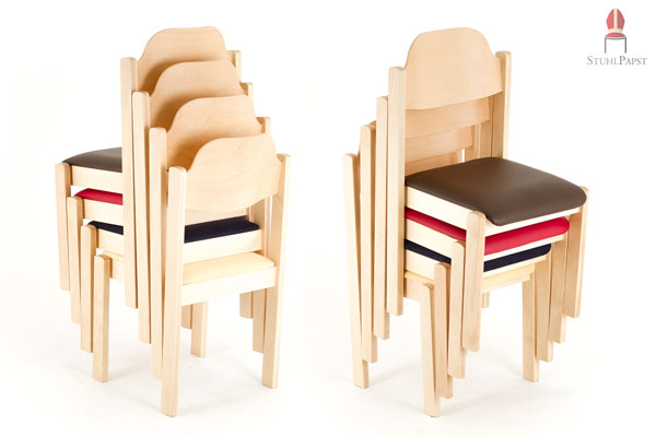 Gestapelt können die Holzstühle mit Sitzpolster gut eingelagert oder transportiert werden