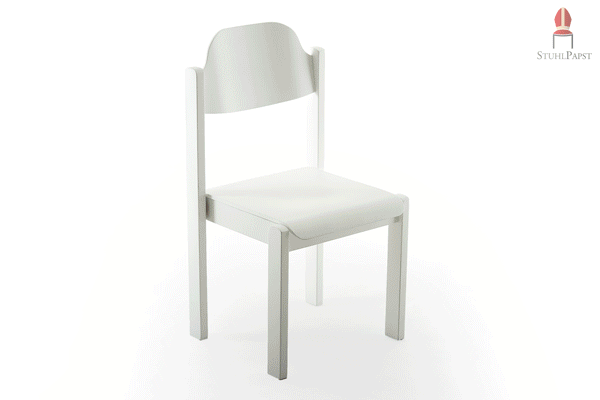 Im hellen Holz-Dekor wirken die Holzstühle frisch, aufhellend und einladend zugleich