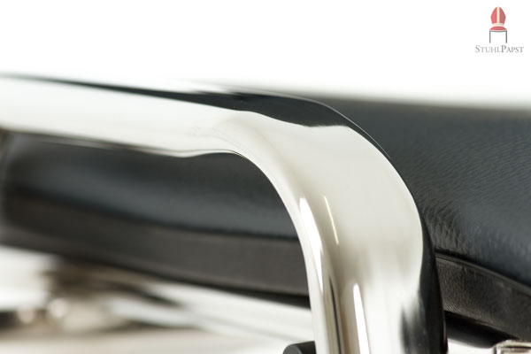 Das Metall wird formschön gebogen, um die leichte Optik zu erzeugen