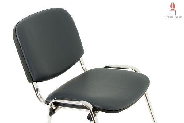 Die Kombination aus dunklem Bezug und Hochglanzgestell unterstreicht das elegante Design