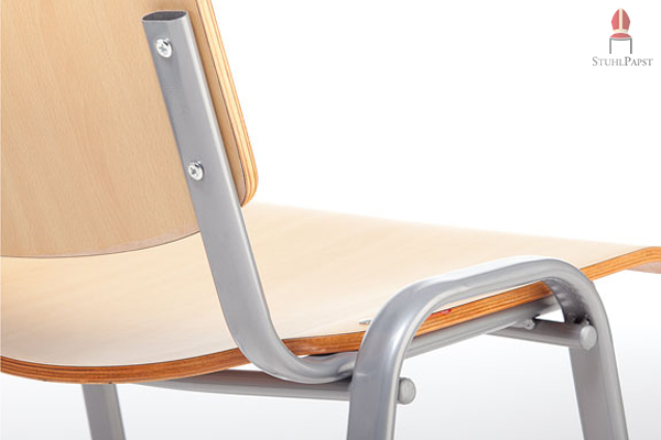 Der Holzstuhl Iso Pro ist sehr robust und überzeugt durch sein schlichtes Design