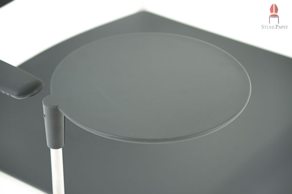 Platzsparend konzipierte Kunststoffplatte