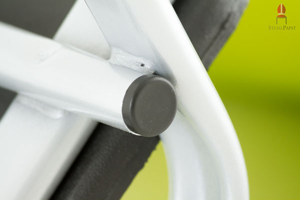 Die Querstreben sind fest mit den anderen Elementen verschweißt