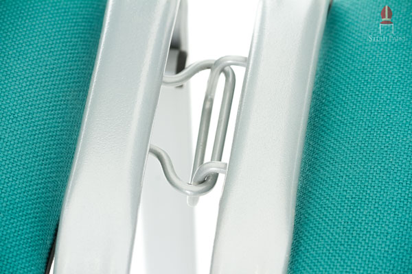 Die Reihenverbinder ermöglichen feste Stuhlreihen