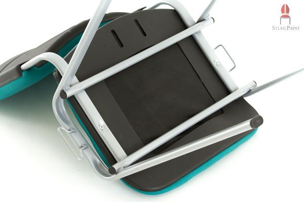 Die Querstreben unter der Sitzfläche maximieren die Stabilität