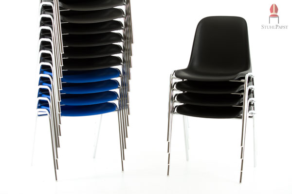 Bei diesem Stuhl handelt es sich ein platzsparend stapelbares Modell