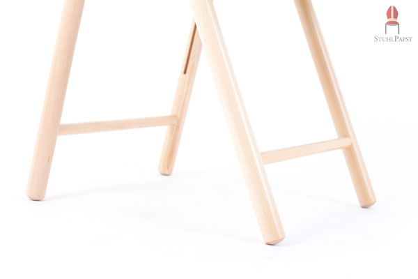 Die runden Stuhlbeine sind für ein Klappstuhl außergewöhnlich