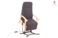 Die Verstellung von Rückenlehne und Fußteil geschieht über einen elektrischen Motor