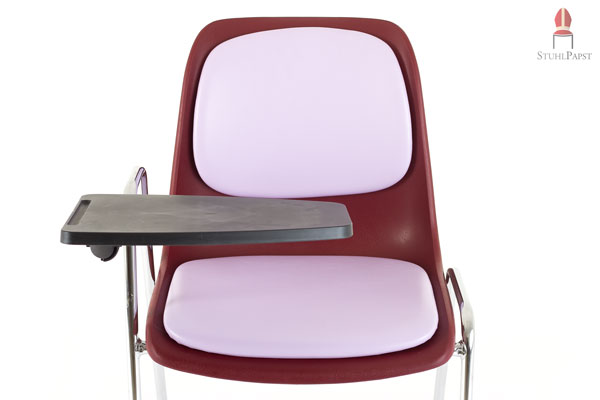 Der Klapptisch erspart den Seminartisch