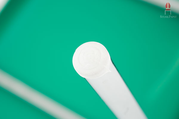 Die Kunststoffgleiter unter den Füßen verhindern Kratzspuren