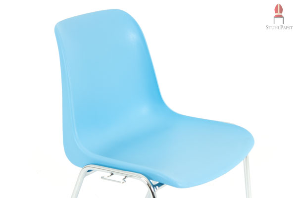 Hier sehen Sie das Stuhlmodell Mil.ano in himmelblau