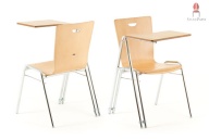 Design Holzschalenstuhl als praktischer Collegestuhl