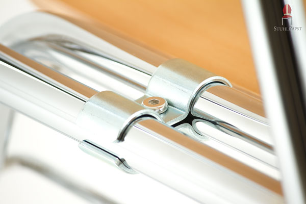 Träger der Schreibplatte äußerst stabil montiert