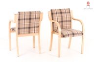 Unser stapelbarer Polsterstuhl Opt.imo besticht durch sein zeitloses Design