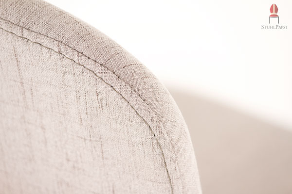 Rückenlehne abgerundet und ausreichend gepolstert - hochwertig verarbeitet