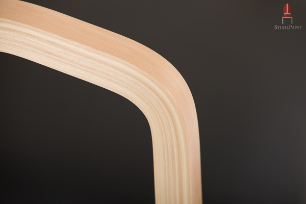 nach vorne gebogene ArmlehnenPre.mium Holzstapelstühle Massivholzstühle Kirchenstühle Stuhl Stühle stapelbar massiv robust günstig preiswert Möbelpapst GmbH