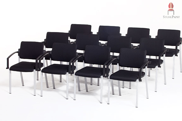 Dank der hochwertigen Reihenverbinder eignet sich dieser Stuhl gut für eine Hallen- oder Saalbestuhlung