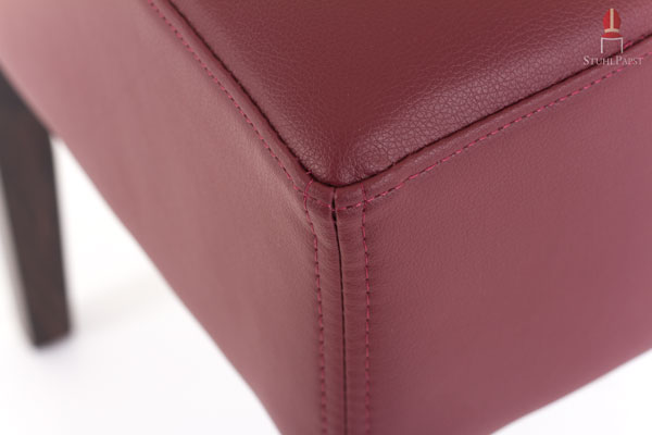 Der Kunstlederbezug ist pflegeleicht