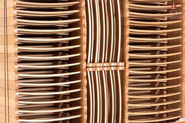 Hier in Großaufnahme die hervorragende und praktische Stapeltechnik des Klappstuhls Roy.al