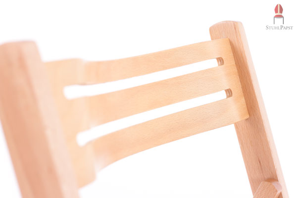 Die Rückenlehne sorgt für ein lockeres Ambiente