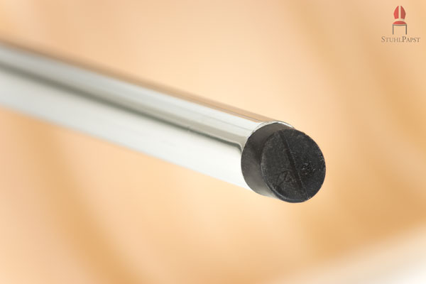 Die Füße sind mit Gleitern ausgestattet um Boden und Stuhlbeine zu schonen