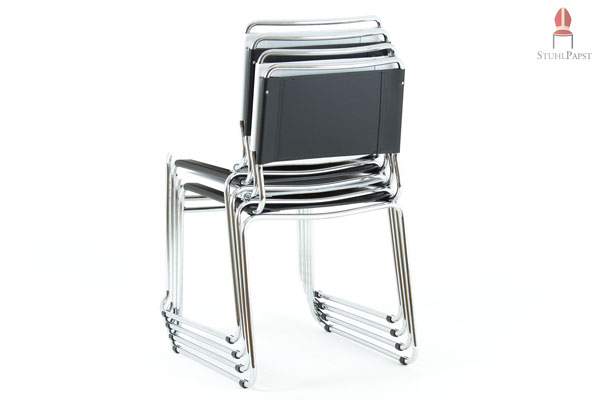 Bis zu vier Stühle stapelbar