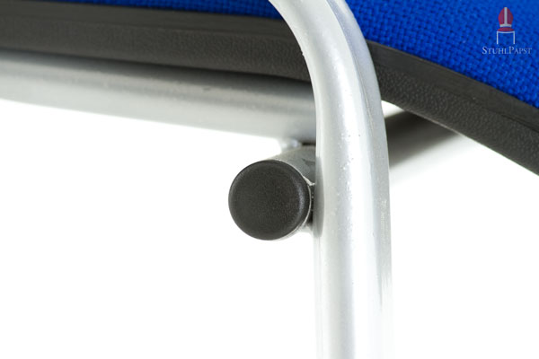 Die Enden der Metallrohre sind mit Kunststoffschonern versehen