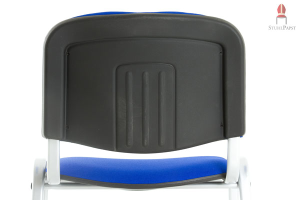 Die Kunststoffschale auf der Rückseite der Rückenlehne sorgt für Stabilität beim Anlehnen