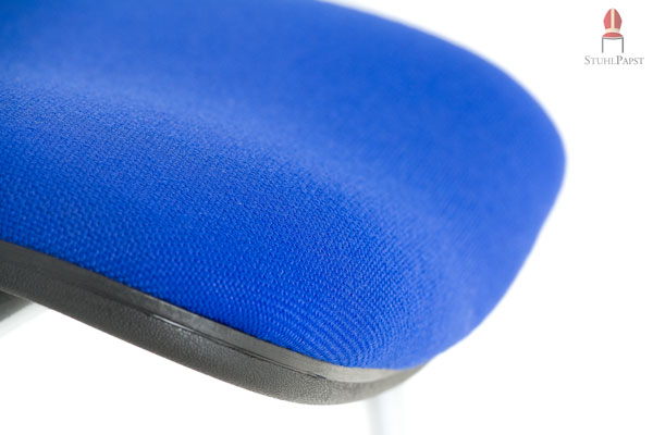 Die Kunststoffschale unter der Sitzfläche gibt Ihnen Stabilität und Sicherheit