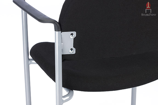 Bei Bedarf lässt sich die Rückenlehne durch das Lösen weniger Schrauben schnell austauschen