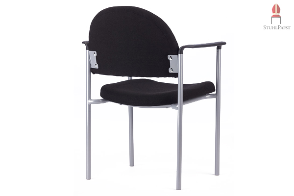 Die Kombination aus Stoff und pulverbeschichtetem Stahl bildet eine zeitlose Eleganz