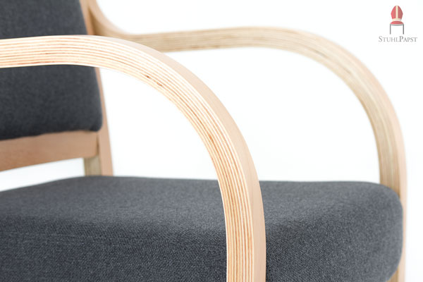 Abgerundete Armlehnen in geschmackvollem Design