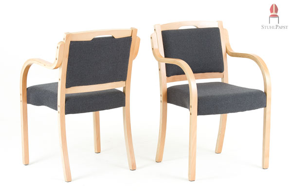 Polsterstühle aus Holz mit Strukturbezug