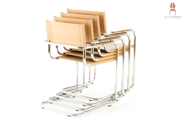 Der Transport der Stühle ist dank der Stapeltechnik sehr schnell erledigt