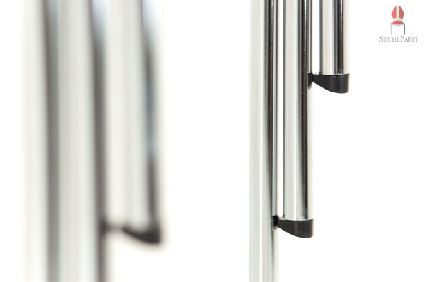 Die Gleiter unter den Füßen dienen als Kratzschutz