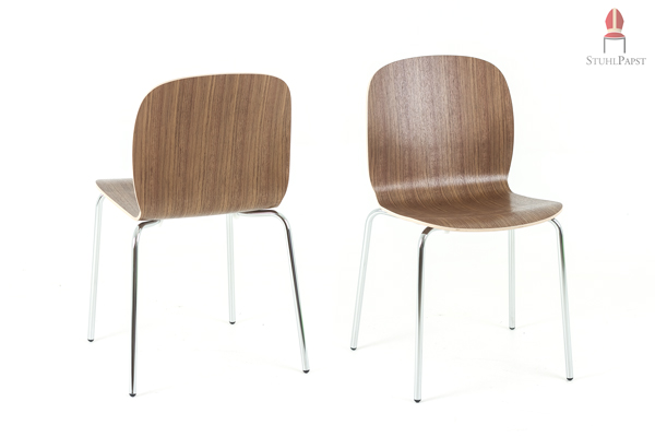 Im dunklen Walnussdesign erhält der Stuhl noch mehr Eleganz