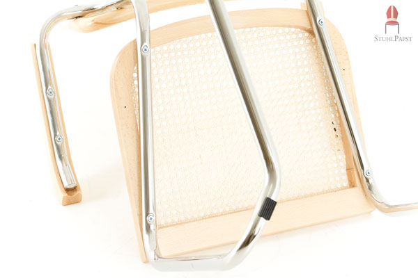 Das Gestell besteht aus einem einzigen, gebogenen Stahlrohrelement