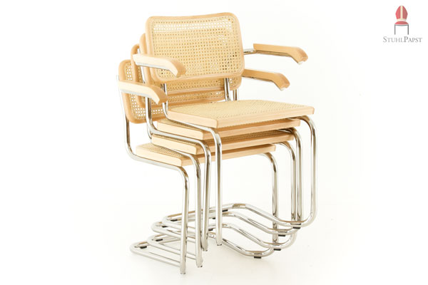 Die Stapelbarkeit des Stuhlmodells ermöglicht Ihnen einen schnellen Transport