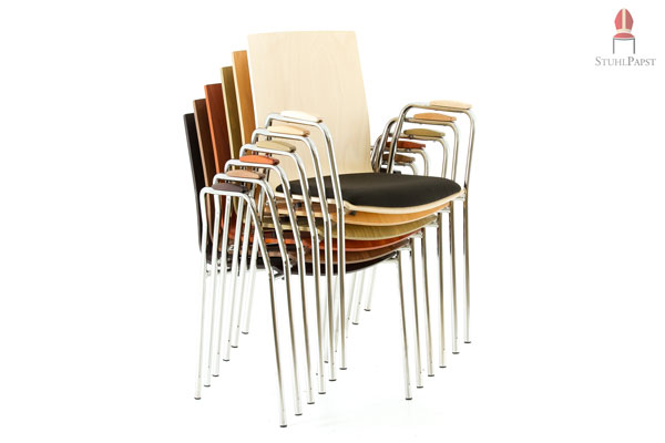 Das Stuhlmodell lässt sich bequem und einfach stapeln