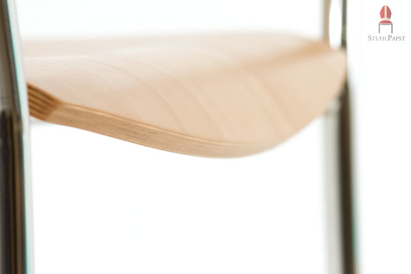 Das Schichtholz ist angenehm geformt, für ein hochwertiges Sitzgefühl
