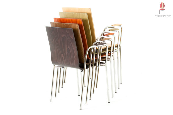 Um die Holzschalenstühle schonend zu bewegen, empfehlen wir unsere Stapeltransportkarre