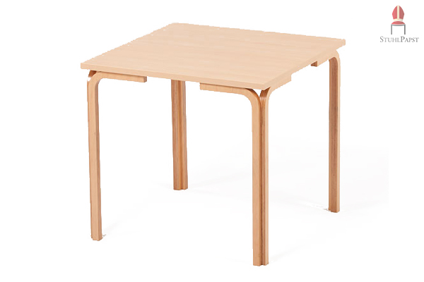 Quadratische Tische aus Holz