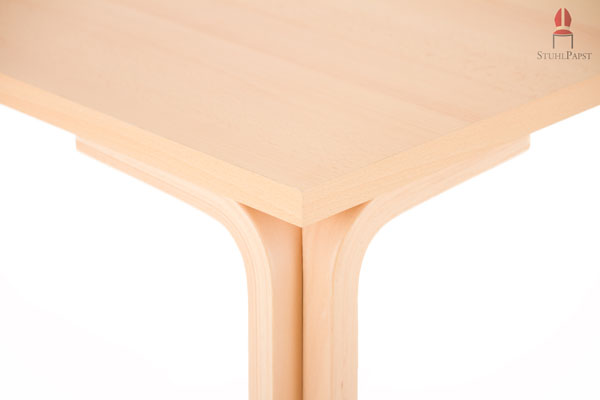 Die Tischbeine bilden einen schönen Blickfang