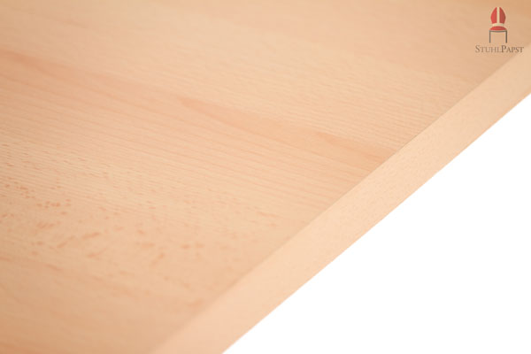 Hier ist die schöne Maserung der Tischplatte zu erkennen