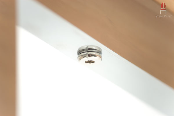 Die innenliegende Verschraubung ist von außen nicht zu sehen