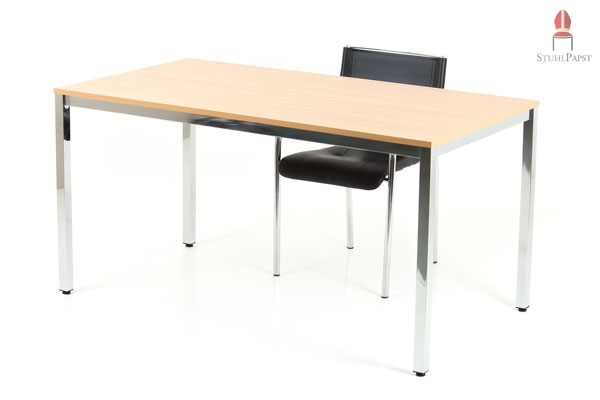 Auch Polstermöbel lassen sich gut mit dem Tisch kombinieren