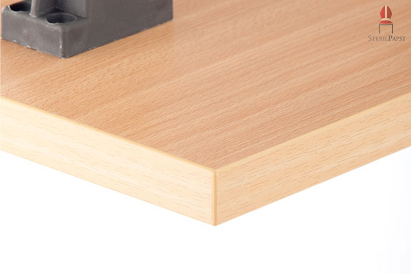 Die Holzplatte wurde hochwertig verarbeitet, sodass selbst an den Kanten keine spitzen Ecken entstehen