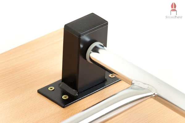 Die Abstandshalter sind mit Schonern versehen, um beim Stapeln mit anderen Tischen nicht zu beschädigen