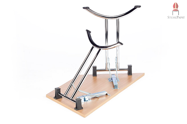 Die Halterung der Tischbeine ist leicht zu bedienen und verhintert ein versehentliches auslösen des Mechanismus