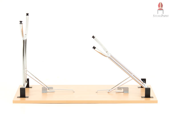 Durch ein leichtes Drücken lösen Sie den Mechanismus und können das Tischbein einklappen